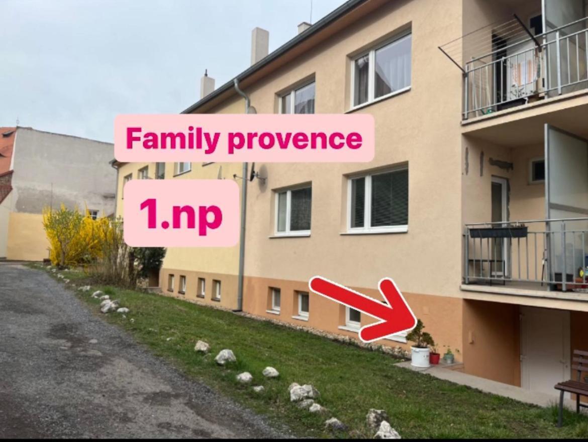 דירות Family Provence מיקולוב מראה חיצוני תמונה